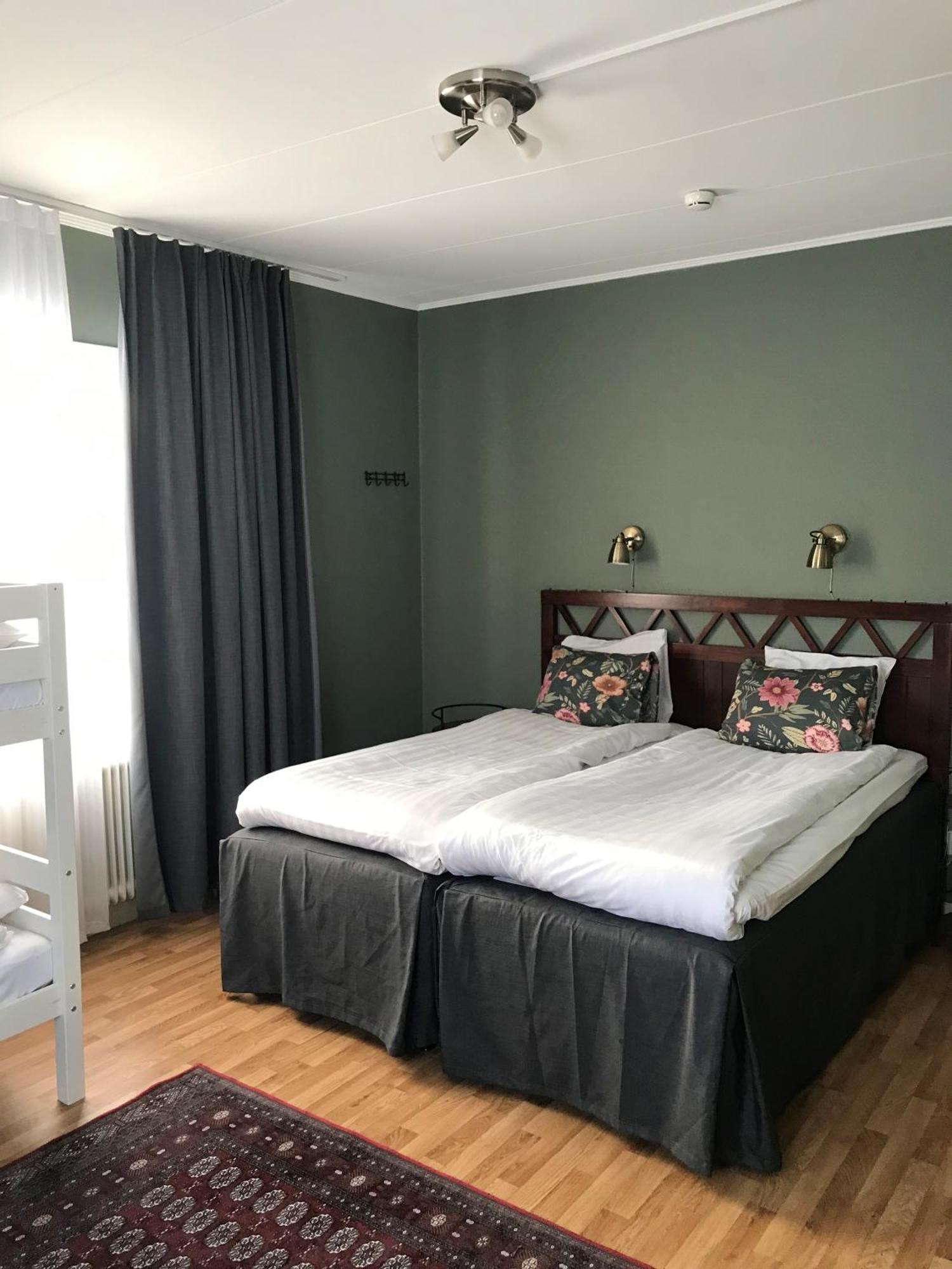 Vandrarhemmet Oestergatan Skövde Esterno foto